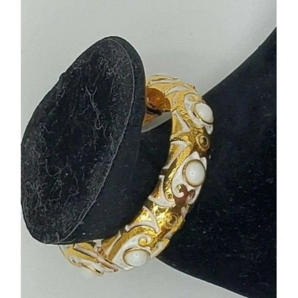 Jose & Maria Barrera Sculpted Hammered White Glass Stone Bangle Bracelet - Picture 3 of 10